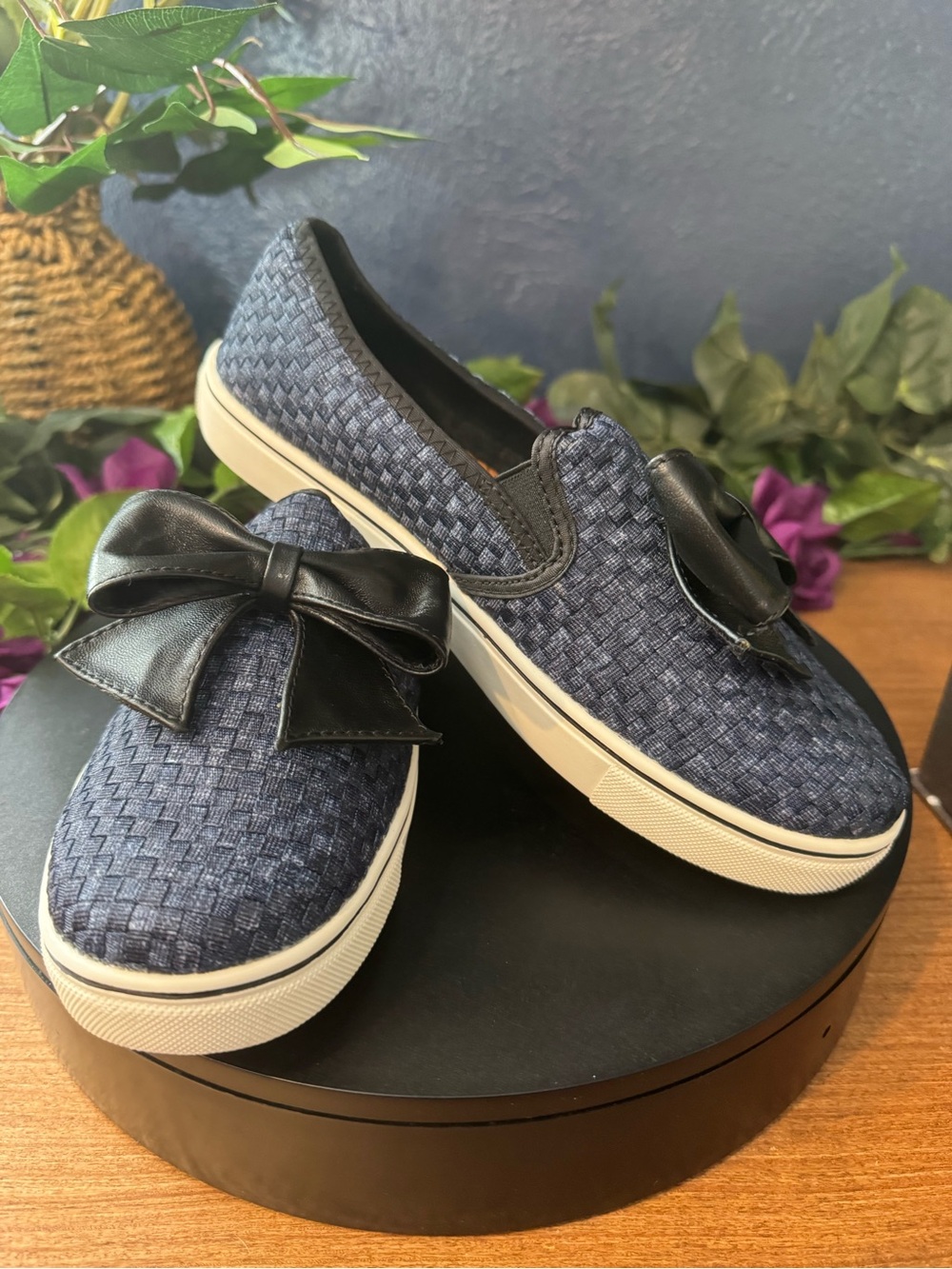 NIB bernie mev. Verona Bow Slip On Sneaker Size 9 EU 40